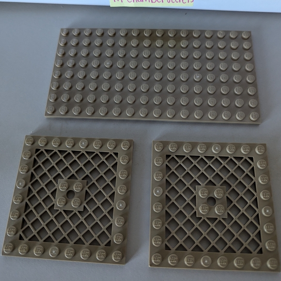 LEGO Harry Potter plates set of modified 8x8 with hole 4151 & 8x16 chamber tan - Picture 6 of 8